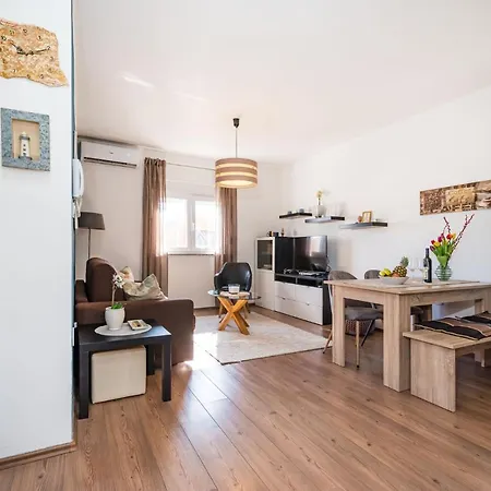 Apartament Karla