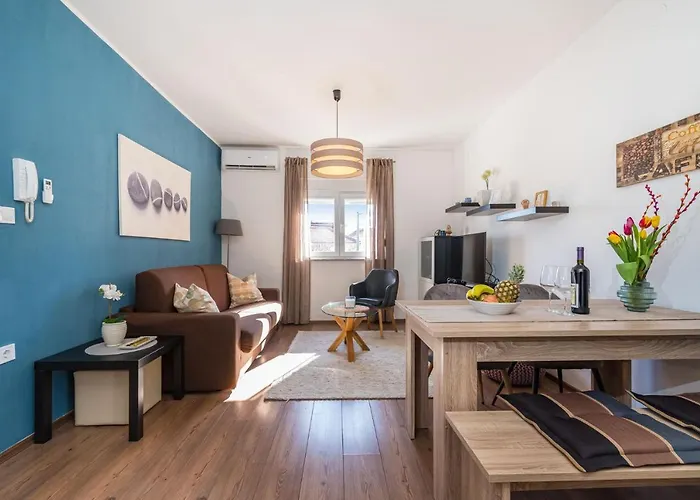 Апартаменты Karla Задар