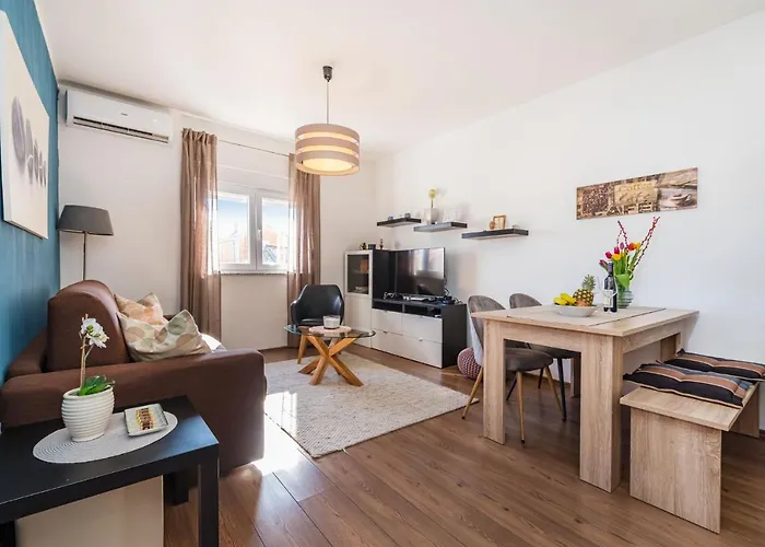 Апартаменты Karla Задар